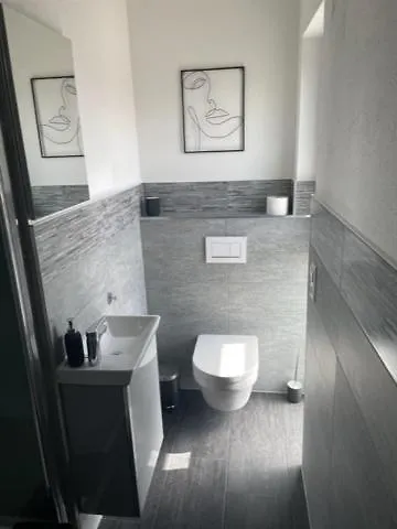 Ola דירה שוונאו